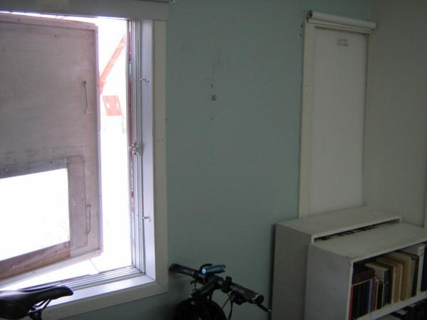 Easy to open side window to monitor exterior of the house close to chimney exit.