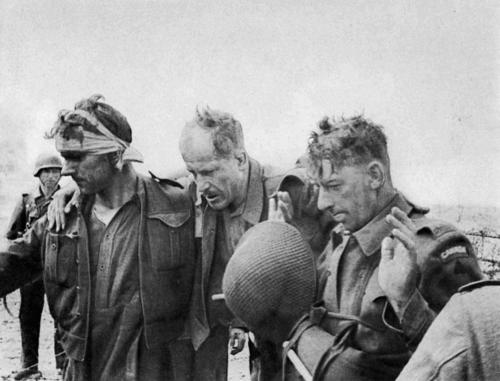 Soldats canadiens capturs durant la mission-suicide  Dieppe en 1942.