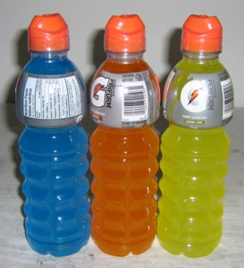 Bouteilles d'eau avec �lectrolytes.
