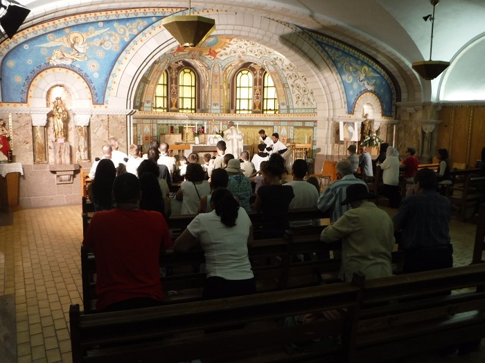 � l'arriv�e: Messe dans la crypte de Ste-Anne-de-Beaupr�.