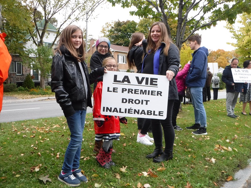 Zut, j'ai mal choisi mon angle: derri�re cette pancarte, il y avait un enfant � na�tre!